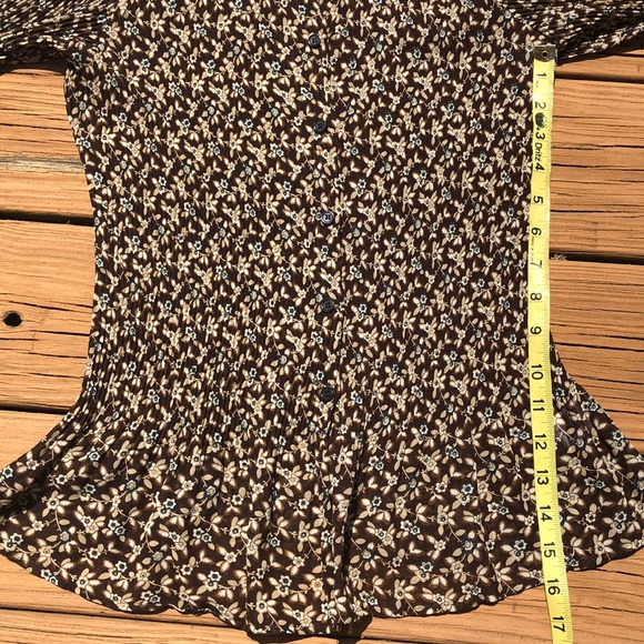 Button Front Floral Gypsy Fairy Puckered Top with Ruffled Hem Bell Sleeve Sz S - Picture 5 of 8